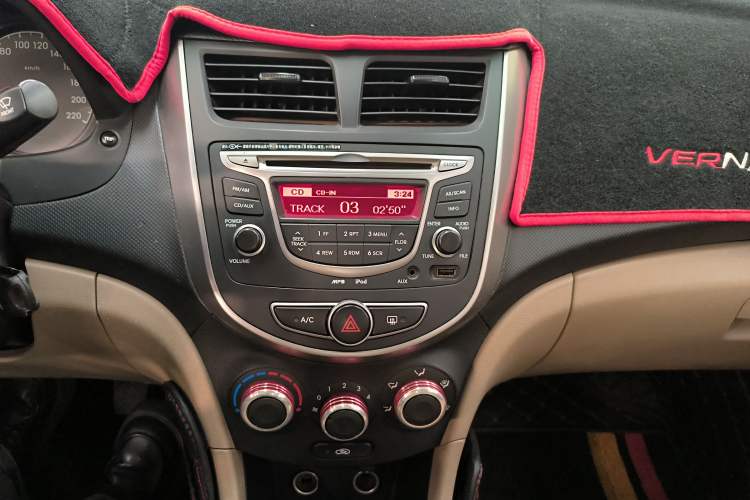 Used Hyundai Verna (older generation) 2014 1.4L Manual Smart GLS Trim