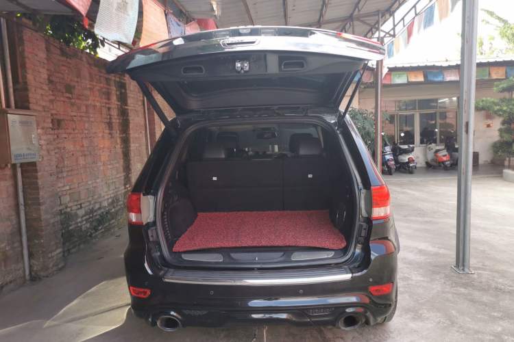 Used Jeep Grand Cherokee SRT 2013 6.4L SRT8
