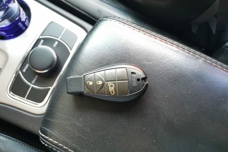 Used Jeep Grand Cherokee SRT 2013 6.4L SRT8
