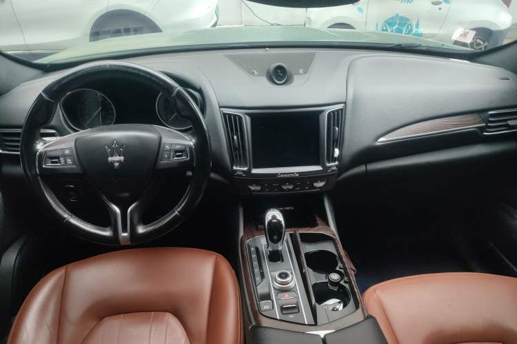 Used Maserati Levante 2018 3.0T Classic Edition Center Console