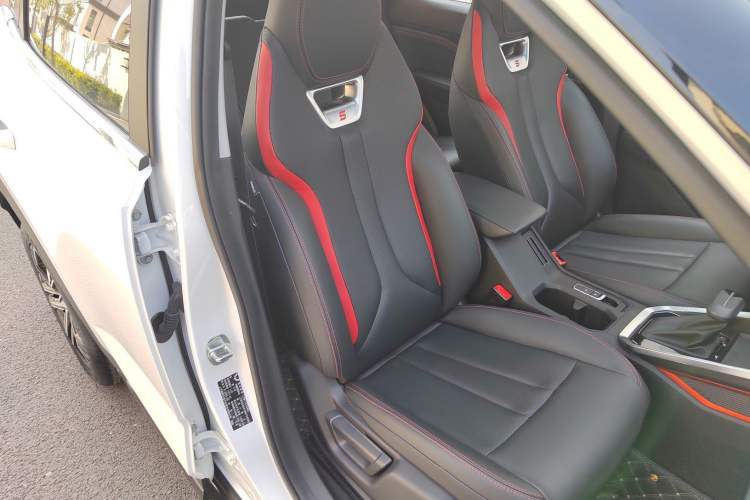 Used Wuling Alvez 2022 1.5T CVT Trendy & Cool Edition