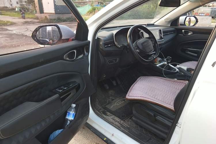 Used Baojun RM-5 2019 1.5T Manual Elite Version with 24-Hour Online Service 6 Seats
