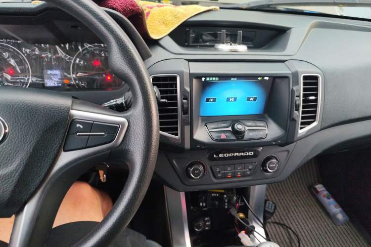 Used Leopaard Q6 2015 2.4L Manual 4x4 Excellence Edition
