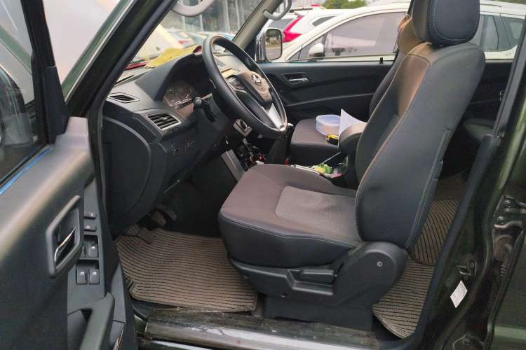 Used Leopaard Q6 2015 2.4L Manual 4x4 Excellence Edition
