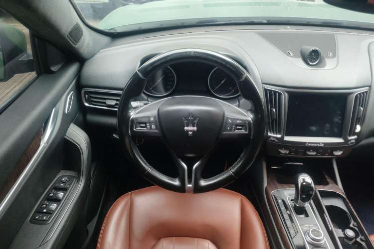 Used Maserati Levante 2018 3.0T Classic Edition Steering Wheel