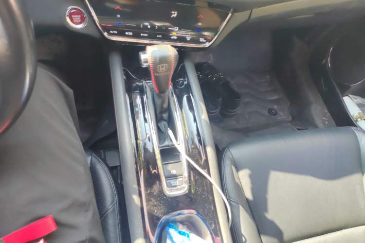 Used Honda Vezel 2015 1.8L CVT Four-Wheel Drive Flagship Model
