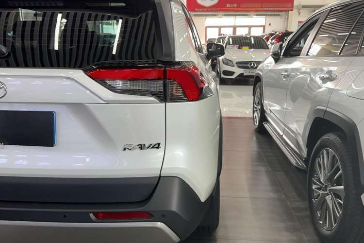 Used Toyota RAV4 2023 2.0L CVT Two-Wheel Drive 20th Anniversary Platinum Edition