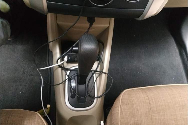 Used Venucia R50 2013 1.6L Automatic Fashion Edition