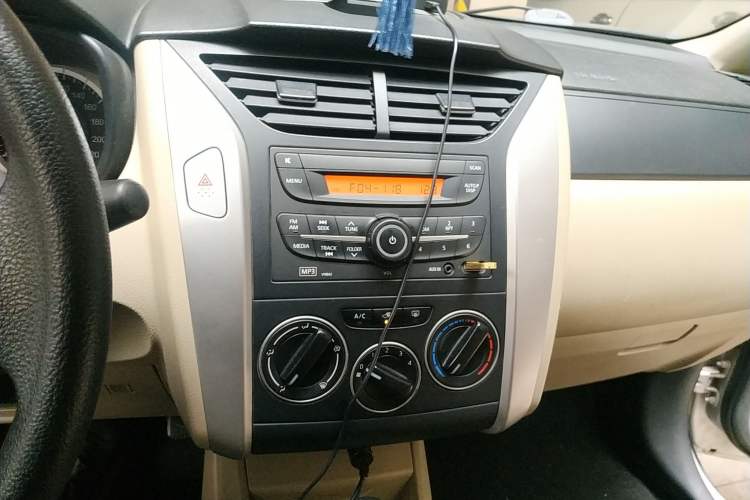 Used Venucia R50 2013 1.6L Automatic Fashion Edition