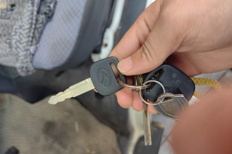 Used King Long Golden Way 2015 2.0L Van 4G21B