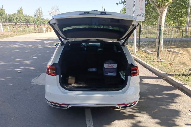 Used Volkswagen Variant 2016 380TSI Two-Wheel Drive R-Line Version
