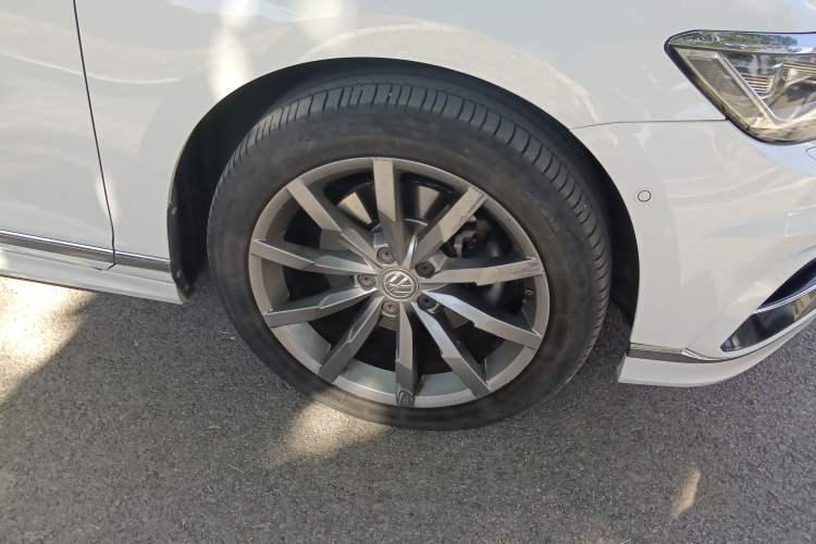 Used Volkswagen Variant 2016 380TSI Two-Wheel Drive R-Line Version
