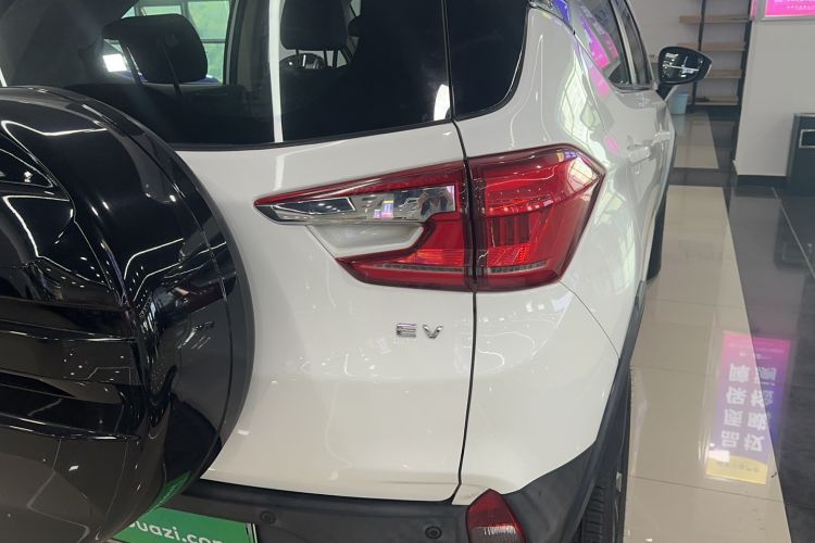 Used BYD Yuan New Energy 2019 EV535 Smart Connect Trendsetting Model Right Rear Taillight