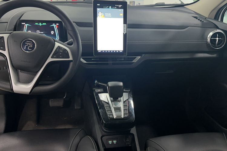 Used BYD Yuan New Energy 2019 EV535 Smart Connect Trendsetting Model Audio And AC Panel