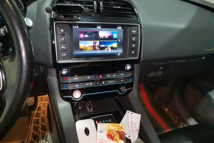 Used Jaguar F-PACE 2016 2.0T Two-Wheel Drive Urban Luxury Edition