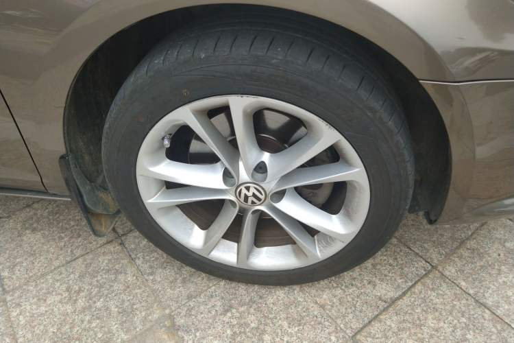 Used Volkswagen CC 2012 1.8TSI Elite Edition Right Front Wheel Hub