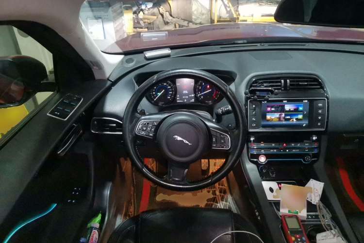 Used Jaguar F-PACE 2016 2.0T Two-Wheel Drive Urban Luxury Edition