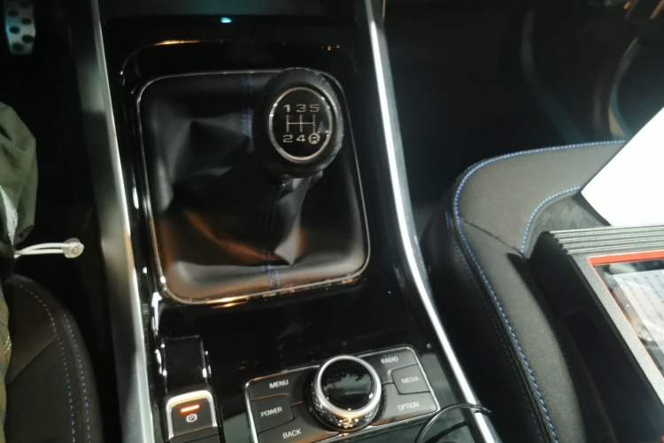 Used BAIC Off-Road BJ40 2021 2.3T Manual Four-Wheel Drive Blade Hero Edition Pioneer Version
