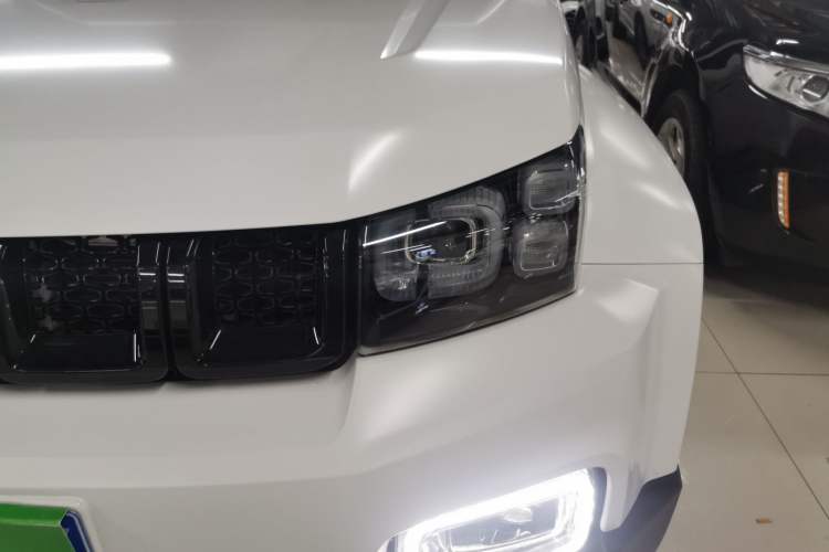 Used BAIC Off-Road BJ40 2021 2.3T Manual Four-Wheel Drive Blade Hero Edition Pioneer Version
