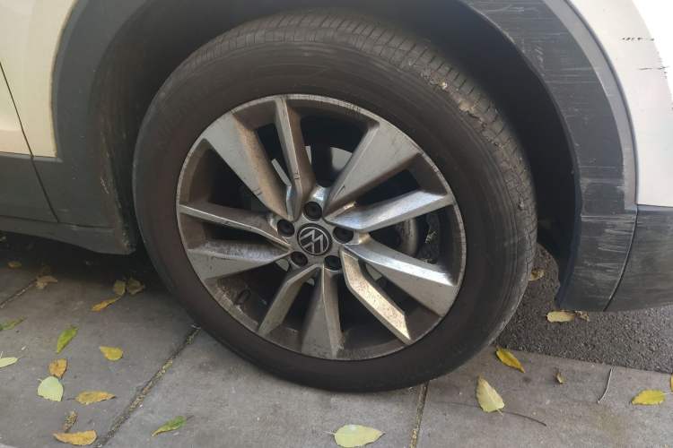 Used Volkswagen T-Cross 2021 280TSI DSG Comfort Edition Right Front Wheel Hub