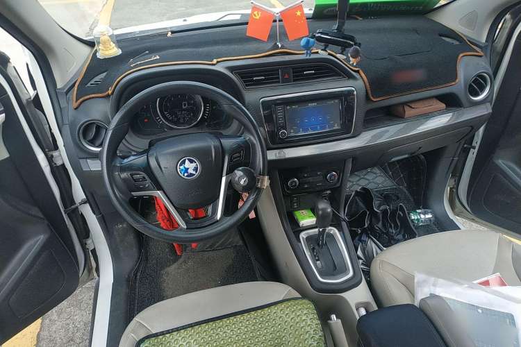 Used Venucia M50V 2017 1.6L XL CVT Luxury Edition