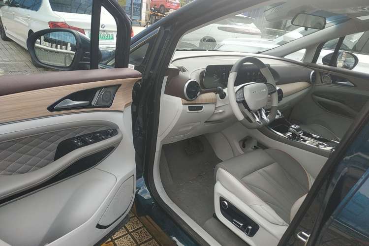 Used FORTHING Yacht 2022 1.5T DCT Chasing Wind Edition Driver Seat