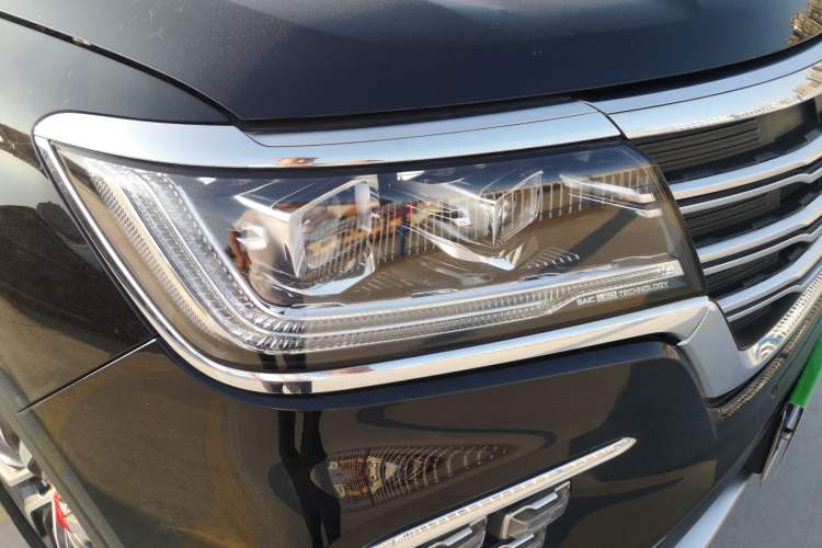 Used Roewe RX8 2018 30T Smart Connectivity All-Wheel Drive Supreme Edition
