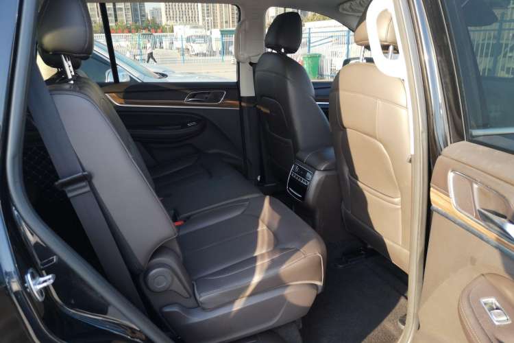 Used Roewe RX8 2018 30T Smart Connectivity All-Wheel Drive Supreme Edition
