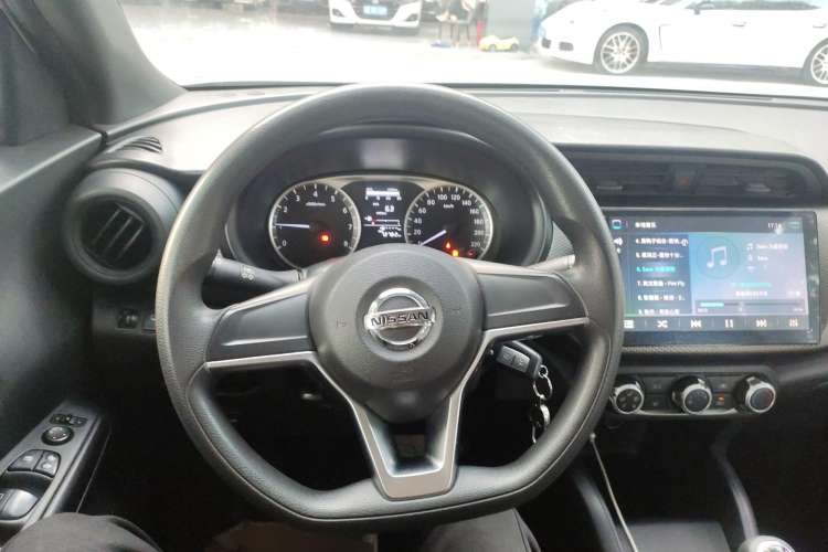 Used Nissan Kicks 2017 1.5L Manual Cool Dynamic Edition
