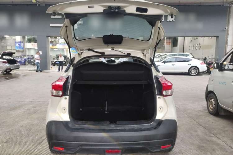 Used Nissan Kicks 2017 1.5L Manual Cool Dynamic Edition
