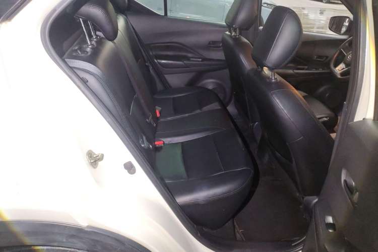 Used Nissan Kicks 2017 1.5L Manual Cool Dynamic Edition
