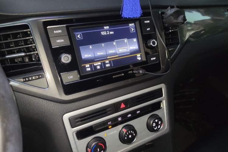 Used Volkswagen Golf Sportsvan 2016 230TSI Automatic Trend Edition Audio And AC Panel