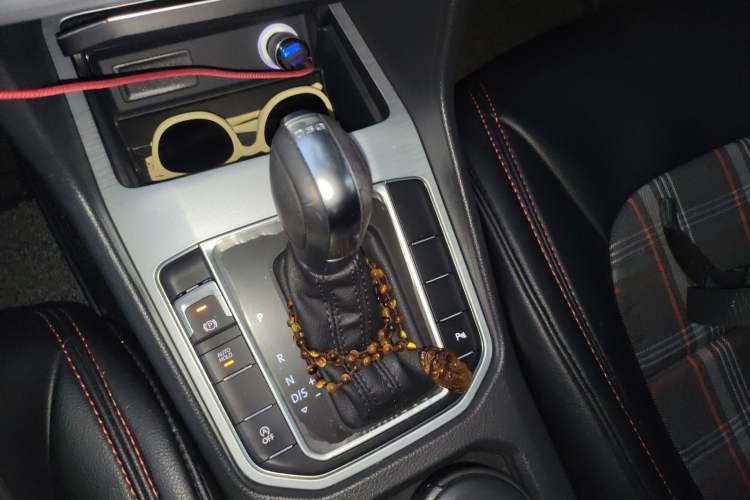 Used Volkswagen Golf Sportsvan 2016 230TSI Automatic Trend Edition Gear Lever