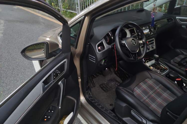 Used Volkswagen Golf Sportsvan 2016 230TSI Automatic Trend Edition Driver Seat