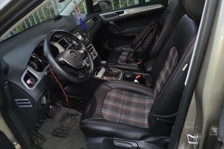 Used Volkswagen Golf Sportsvan 2016 230TSI Automatic Trend Edition Left Front Seat