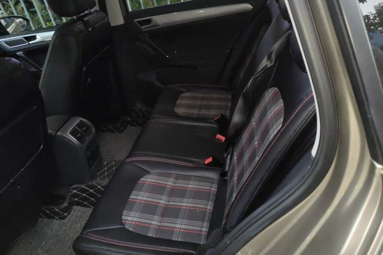 Used Volkswagen Golf Sportsvan 2016 230TSI Automatic Trend Edition Left Rear Seat