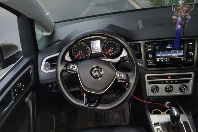 Used Volkswagen Golf Sportsvan 2016 230TSI Automatic Trend Edition Steering Wheel