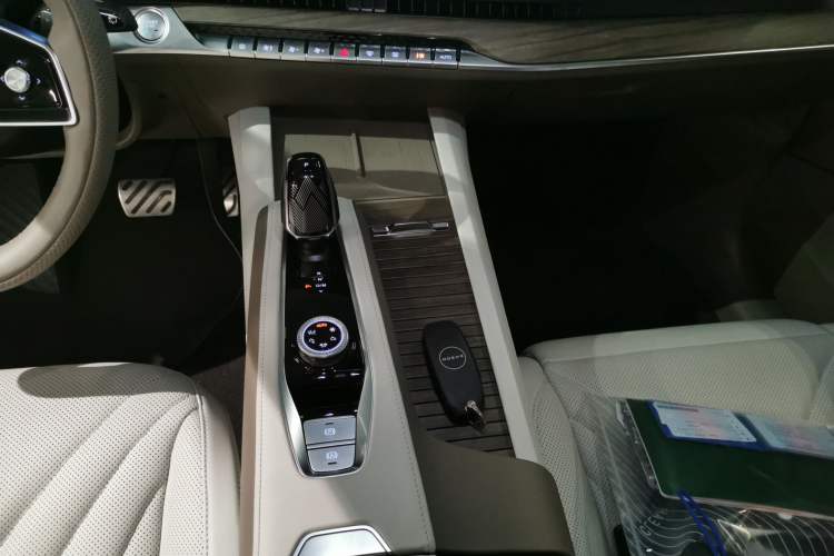 Used Roewe RX9 2023 2.0T Four-Wheel Drive Luxury Edition