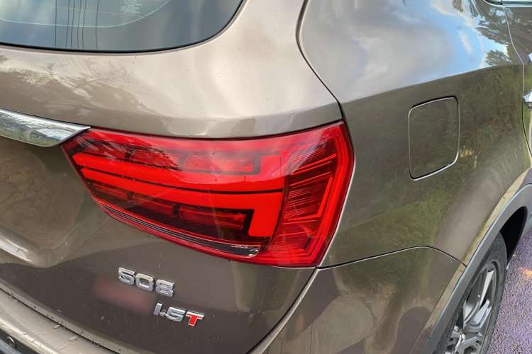 Used Dongfeng Fengon 580 2017 1.5T CVT Smart Connectivity Model