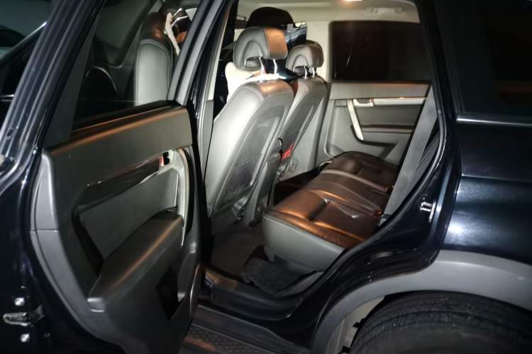 Used Chevrolet Captiva 2011 2.4 AT 7-Seater Luxury Edition