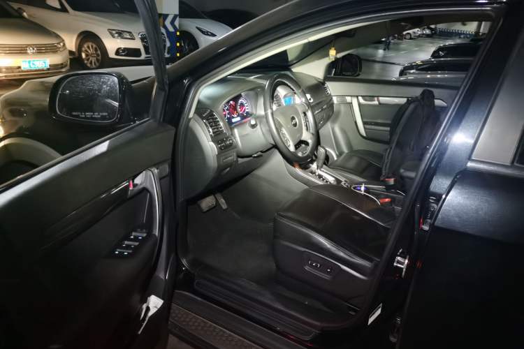 Used Chevrolet Captiva 2011 2.4 AT 7-Seater Luxury Edition