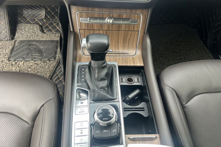 Used Roewe RX8 2018 30T Smart Connectivity All-Wheel Drive Supreme Edition
