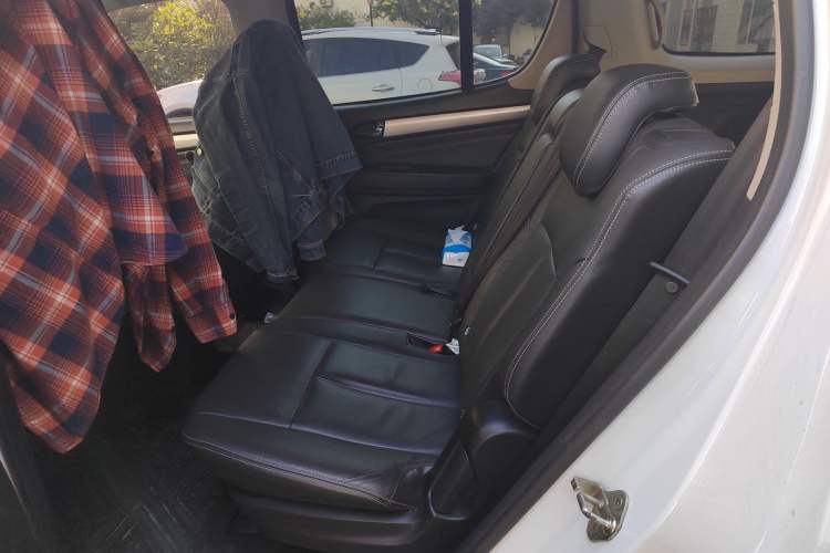 Used Isuzu mu-X 2015 3.0T 4x4 Automatic Luxury 7-Seater