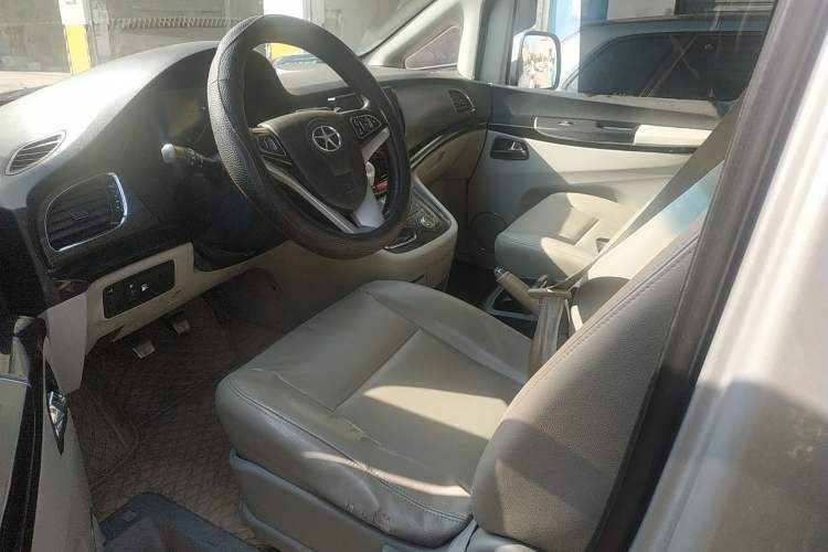 Used JAC Refine M5 2014 1.9T Diesel Manual Business Edition
