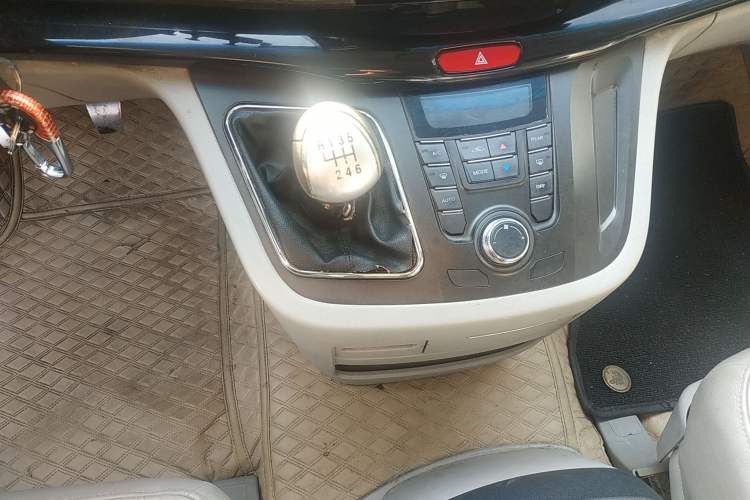 Used JAC Refine M5 2014 1.9T Diesel Manual Business Edition
