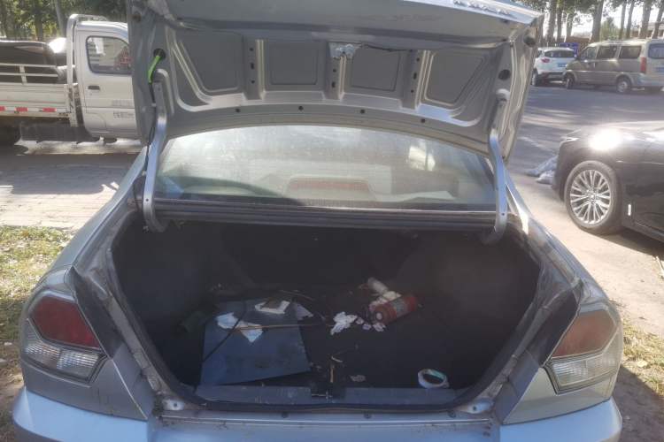 Used Soueast V3 Lingyue 2012 Revised Version 1.5L Manual Comfort Edition Trunk