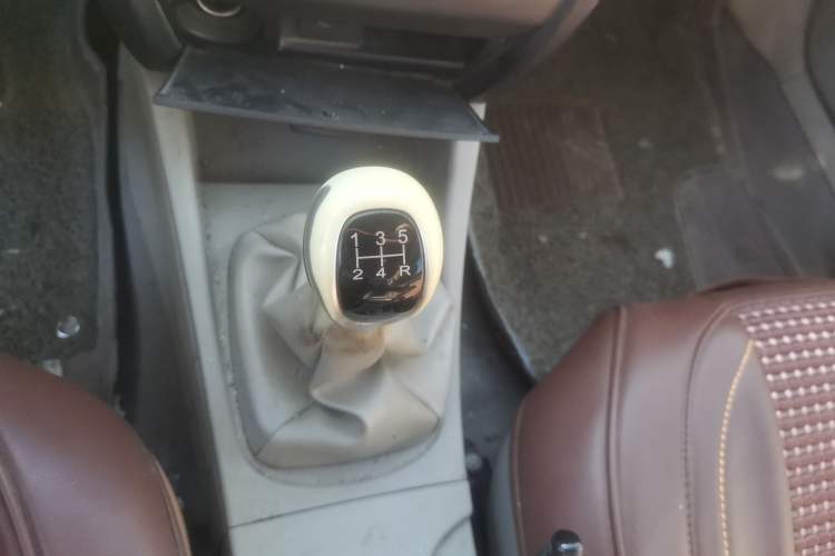 Used Soueast V3 Lingyue 2012 Revised Version 1.5L Manual Comfort Edition Gear Lever