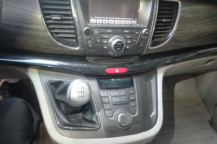 Used JAC Refine M5 2013 2.0T Gasoline Manual Business Edition
