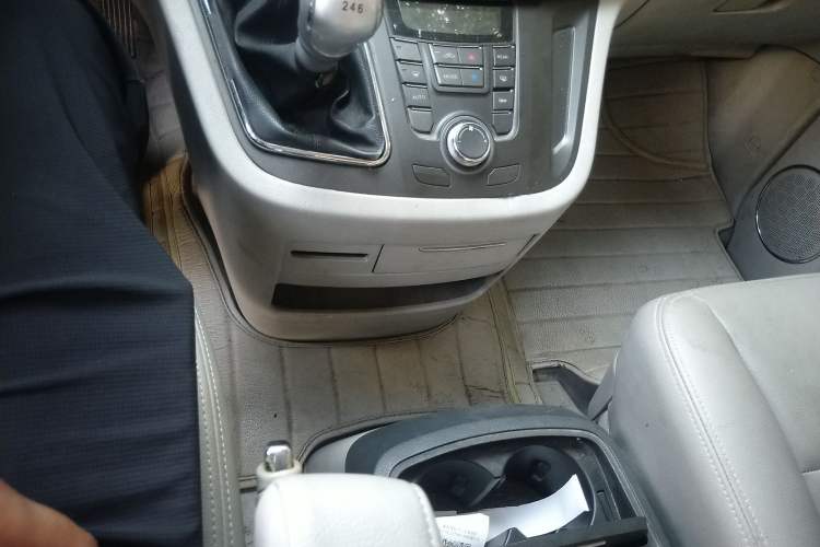 Used JAC Refine M5 2013 2.0T Gasoline Manual Business Edition
