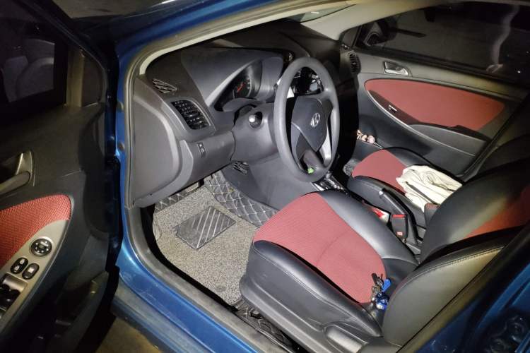 Used Hyundai Verna Ray 2014 1.4L Automatic GLX
